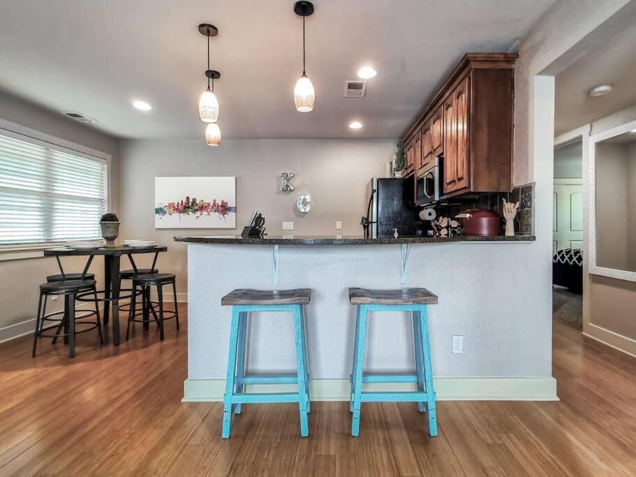 Amazing Locale 2kingbr 1bth Сasa de vacaciones Kansas City