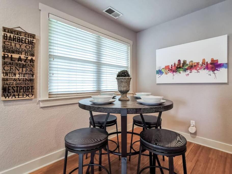 Amazing Locale 2kingbr 1bth Kansas City