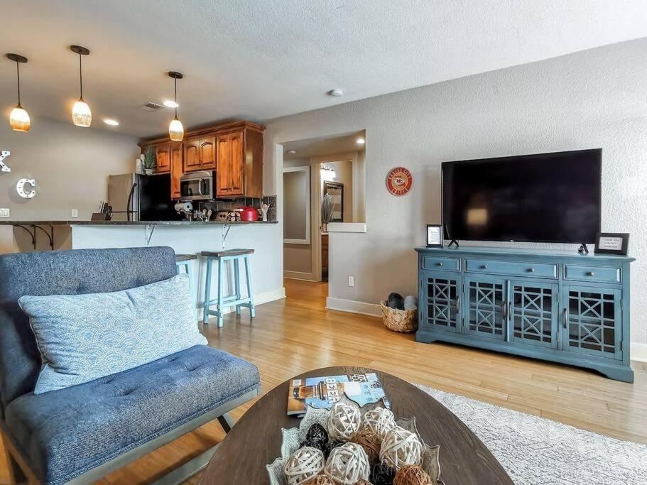 Amazing Locale 2kingbr 1bth Kansas City