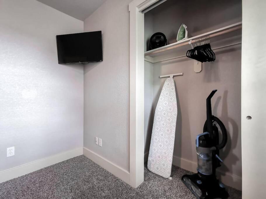 Amazing Locale 2kingbr 1bth Сasa de vacaciones Kansas City